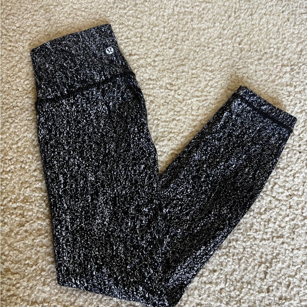 Lululemon Leggings Black White Static Print Size 2 7/8 Length